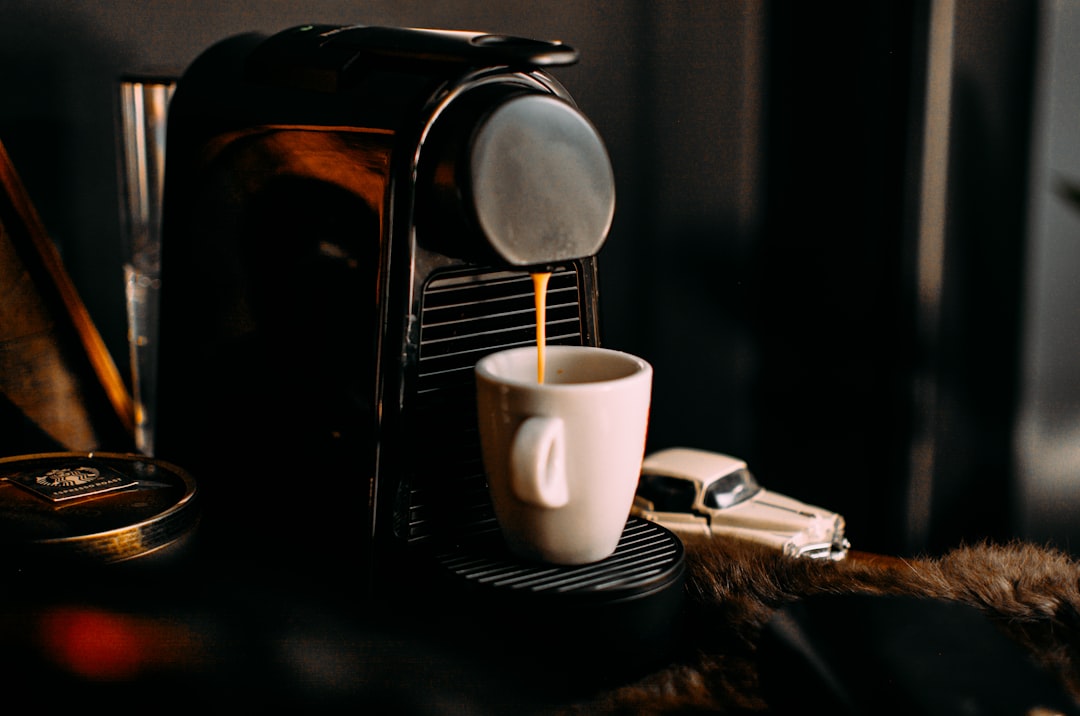 Kávéfőzők összehasonlítása: automata és kapszulás modellek.